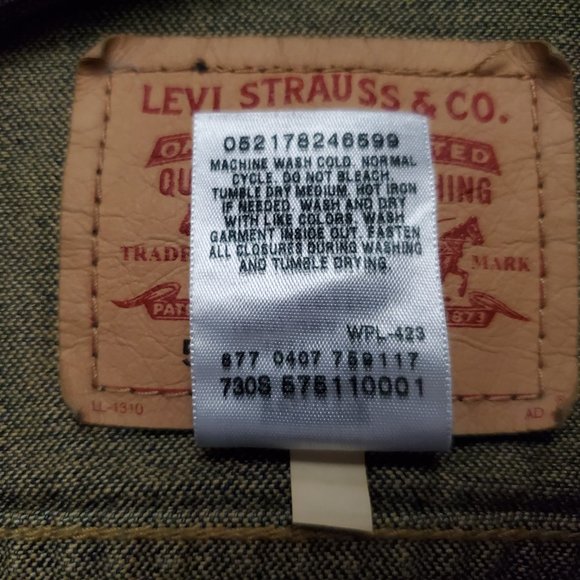 Levi's Strauss & Co Denim Women's Sm Jean Button Distressed Trucker Jacket A10 - Picture 5 of 10